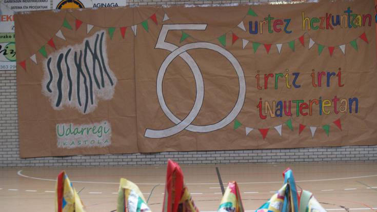 Inauteri egun berezia Udarregi Ikastolarentzat, 50. urtemuga ospatzen dabiltza