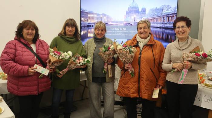 Santuenea bizigarriagoaren alde eragiten aritu direnei gorazarre