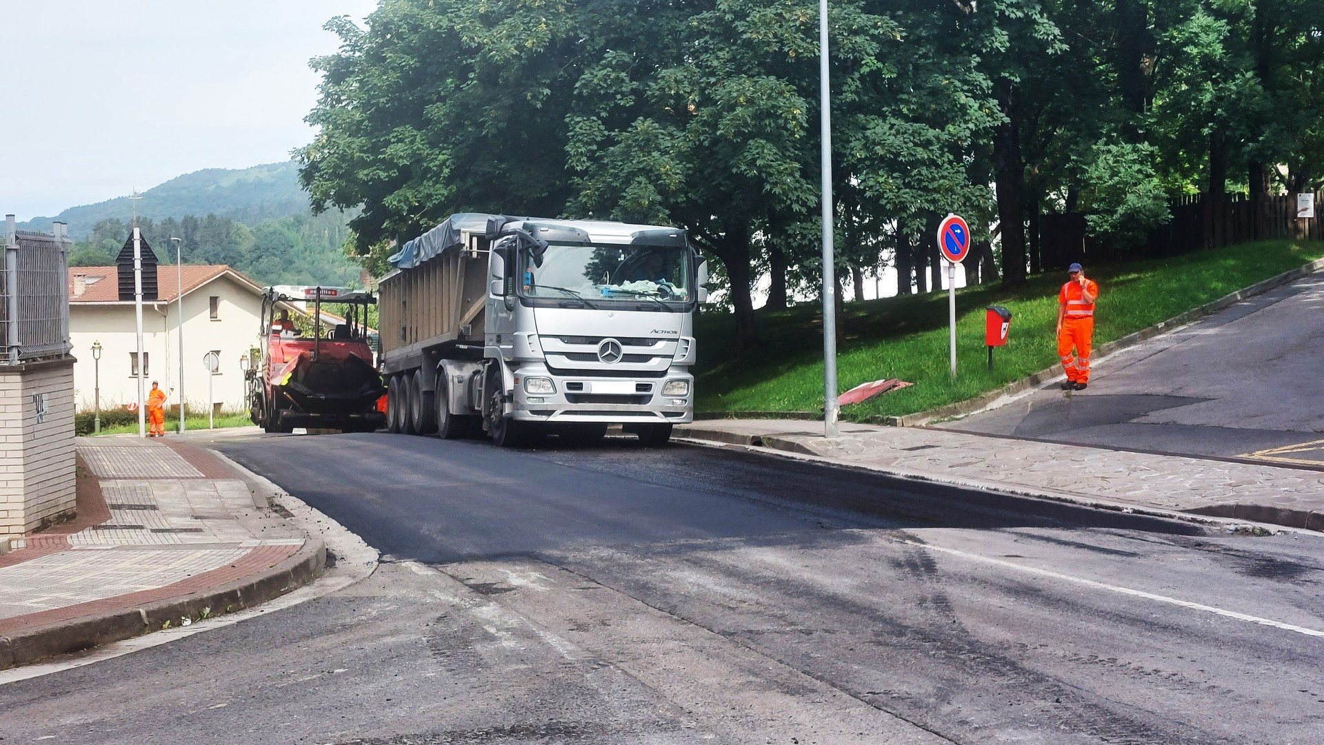 Asfaltatze lanak gaur San Inazio kalean