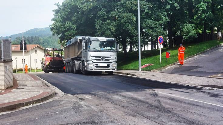 Asfaltatze lanak gaur San Inazio kalean