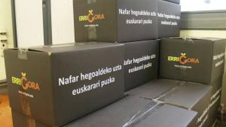 Errigorako elkartasun saskiak, heldu ahala eramaten