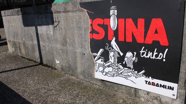 Palestinaren aldeko muralaren txikizioa salatu du Tadamunek