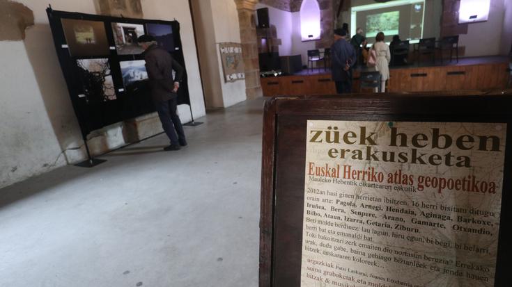 Jurgi Ekizaren "Argitzala" emanaldia gaur eta "Züek heben" erakusketa igandera arte Aginagan