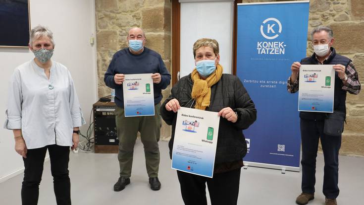 Helduenak teknologia digitalean trebatzeko ikastaroa