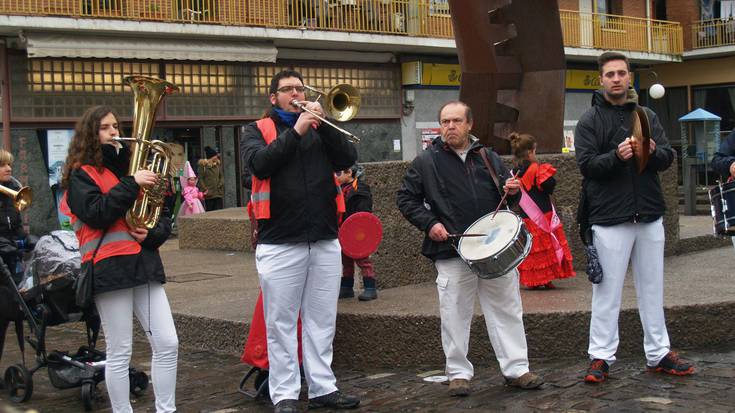 Kantu Taldea eta Burrunbazale txaranga hasi dira Inauteri Festa alaitzen
