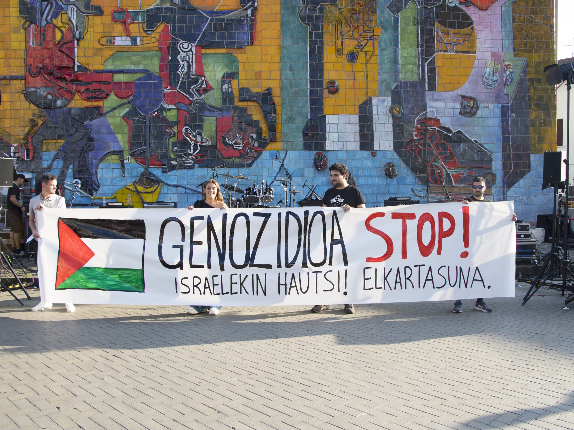 Elkarretaratze burrunbatsuak deitu ditu Gernika-Palestina Herri Ekimenak iluntzerako