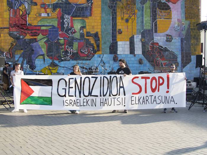Elkarretaratze burrunbatsuak deitu ditu Gernika-Palestina Herri Ekimenak iluntzerako