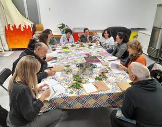 Santuenea, kantu bazkarira begira