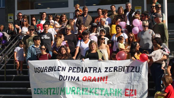 Usurbilerako pediatria zerbitzu duina exijitu dute Donostia ospitalaren atarian