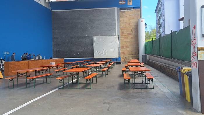 Azken atontze-lanak, arratsaldean irekiko duten Garagardo Azokarako