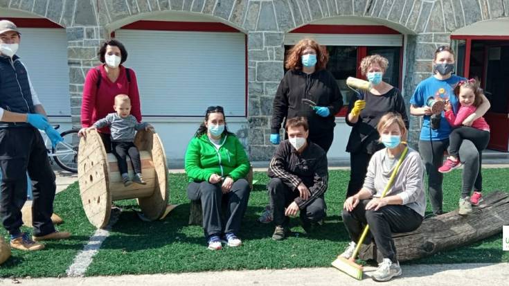 Udarregi Ikastolaren kanpo espazioa eraldatzen segitzeko auzolan saio berria gaur