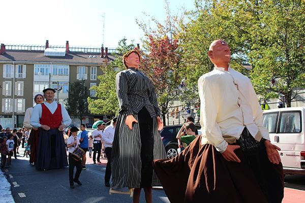 Erraldoi eta Buruhandien Konpartsakoen kalejira, Artisautza Azoka egunean