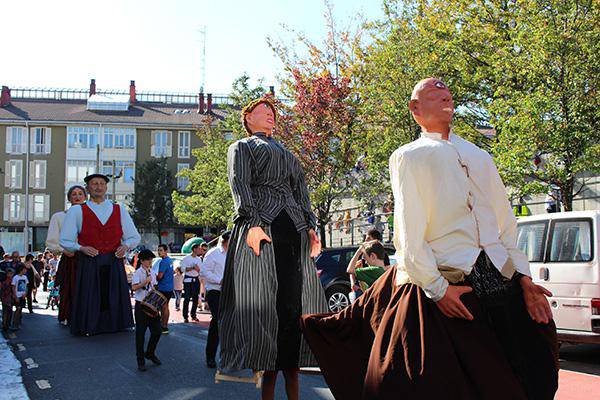 Erraldoi eta Buruhandien Konpartsakoen kalejira, Artisautza Azoka egunean