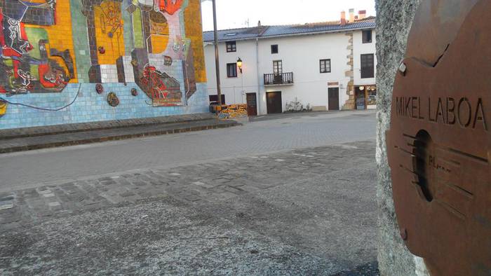Mikel Laboa gogoan gaur Usurbilen