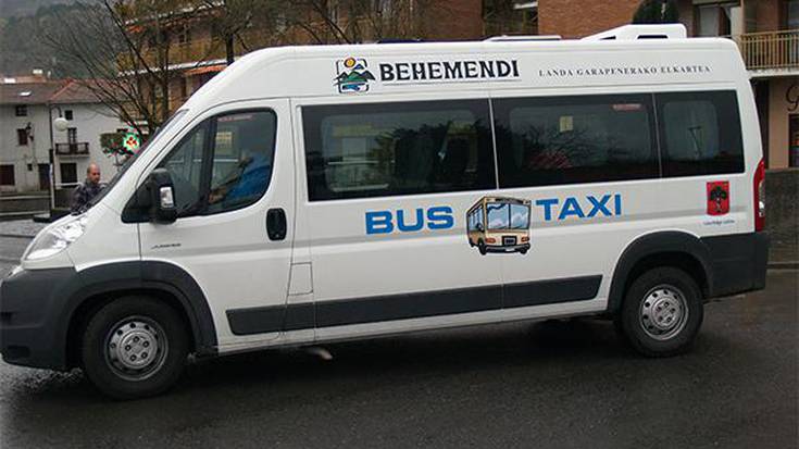 Taxibusa martxan berriz gaurtik, ordutegi berriak Lurraldebus eta Euskotrenen zerbitzuetan