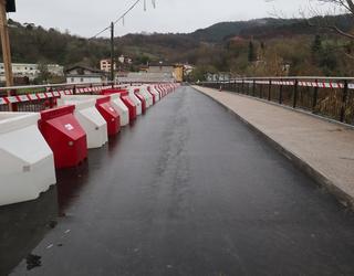 Txokoaldeko Altzonazko zubia zabalik oinezko nahiz txirrindularientzat