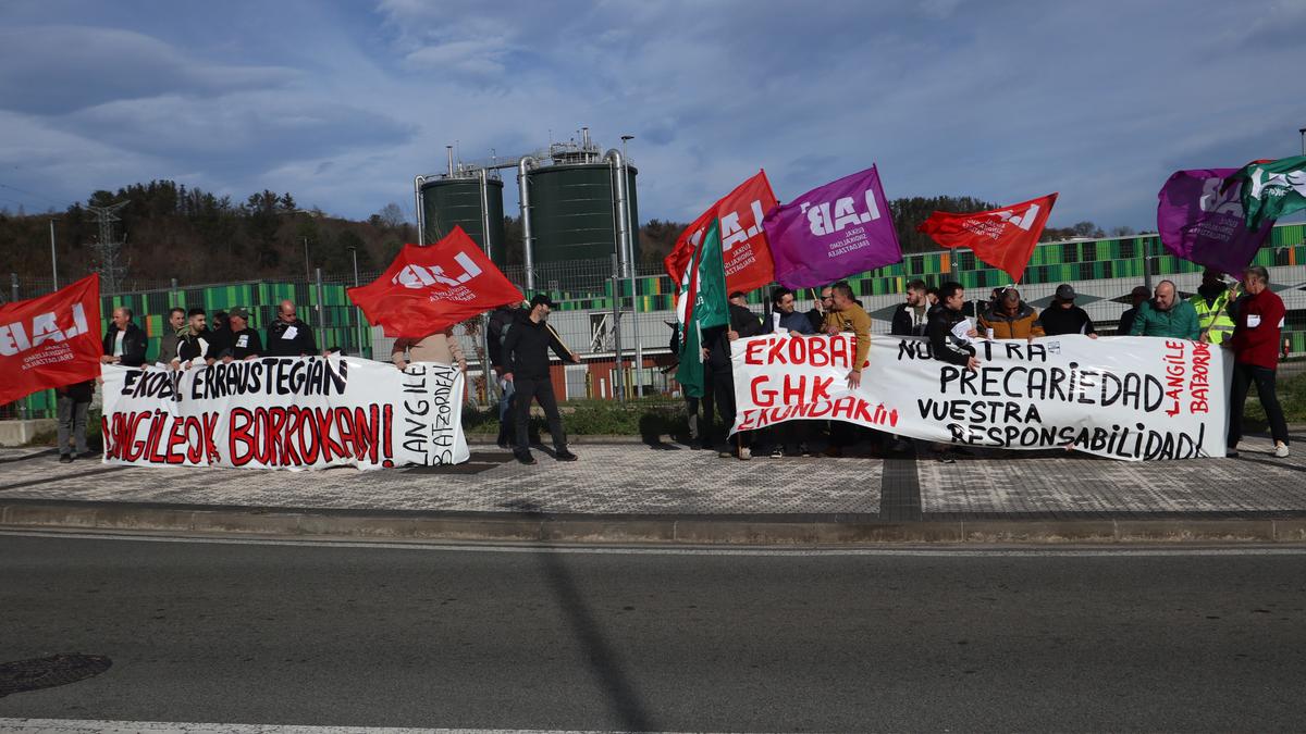"Gure prekarietatea, zuen ardura"
