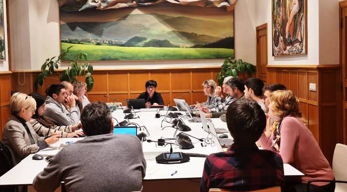 Udal langileei eta zinegotziei lotutako zenbait erabaki hartu ditu udalbatzak