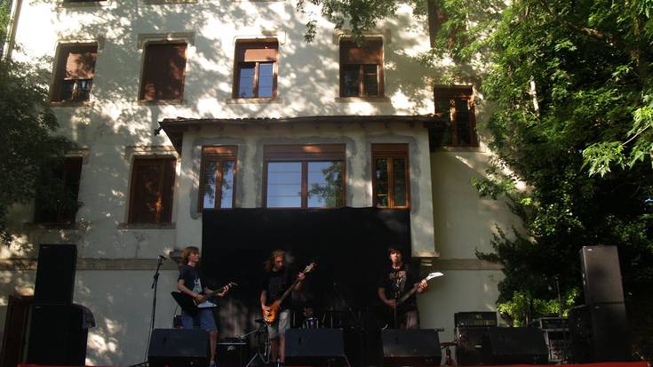 Zumarteko pop-rock, folk eta gitarra taldekoen emanaldia gaur Santuenean
