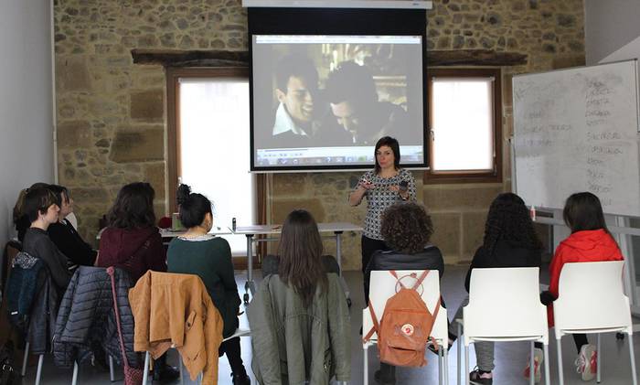 Autodefentsa feminista ikastaroan parte hartu du emakume talde batek