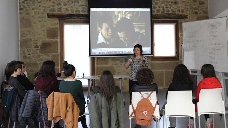 Autodefentsa feminista ikastaroan parte hartu du emakume talde batek
