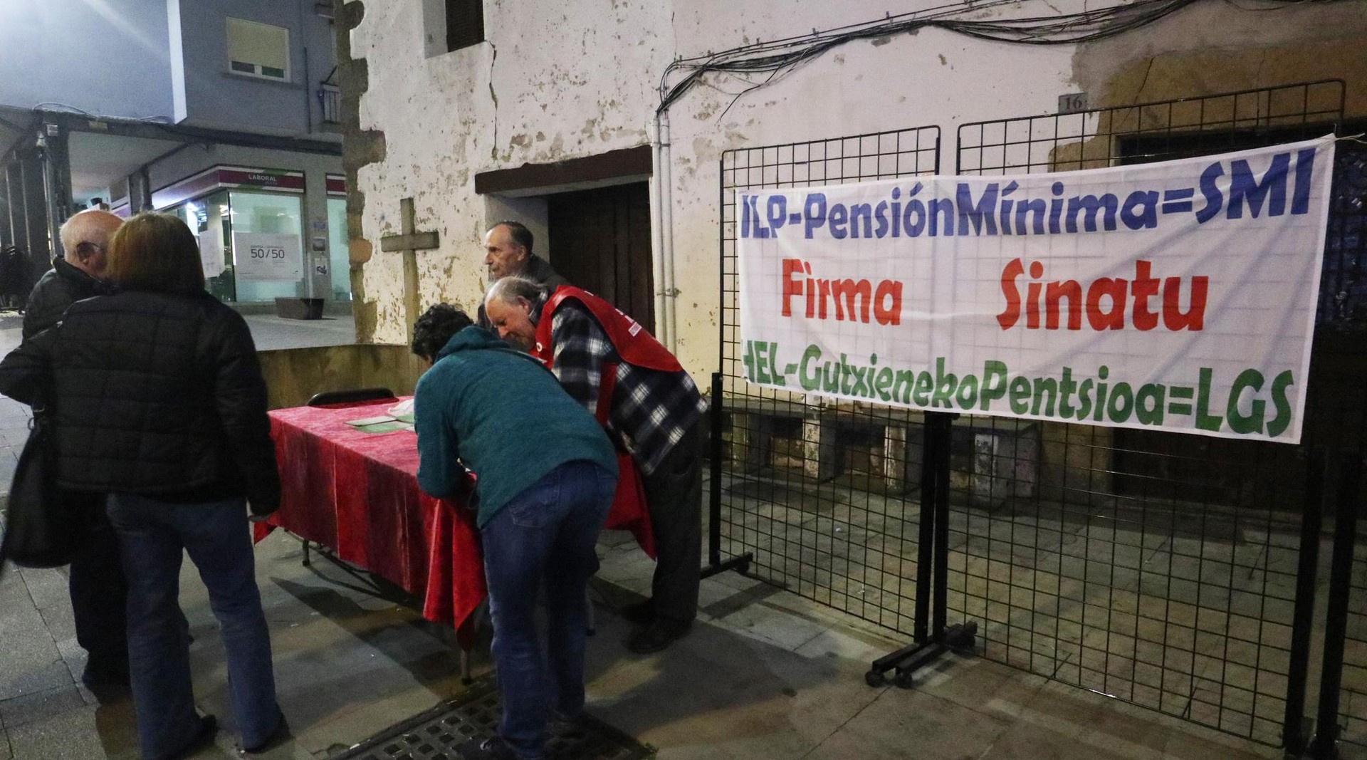 Atxikimenduak biltzen segiko du gaur pentsiodunen mugimenduak