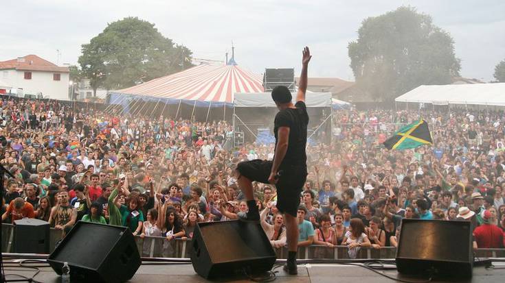 Euskal Herria Zuzenean festibalera joateko sarrera bat zozketatuko du NOAUA!k bazkideen artean
