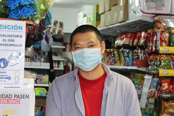 Bazar China denda: “Maskarak lehen baino gehiago saltzen ditugu orain”