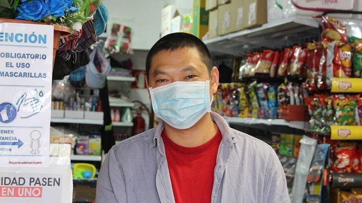 Bazar China denda: “Maskarak lehen baino gehiago saltzen ditugu orain”