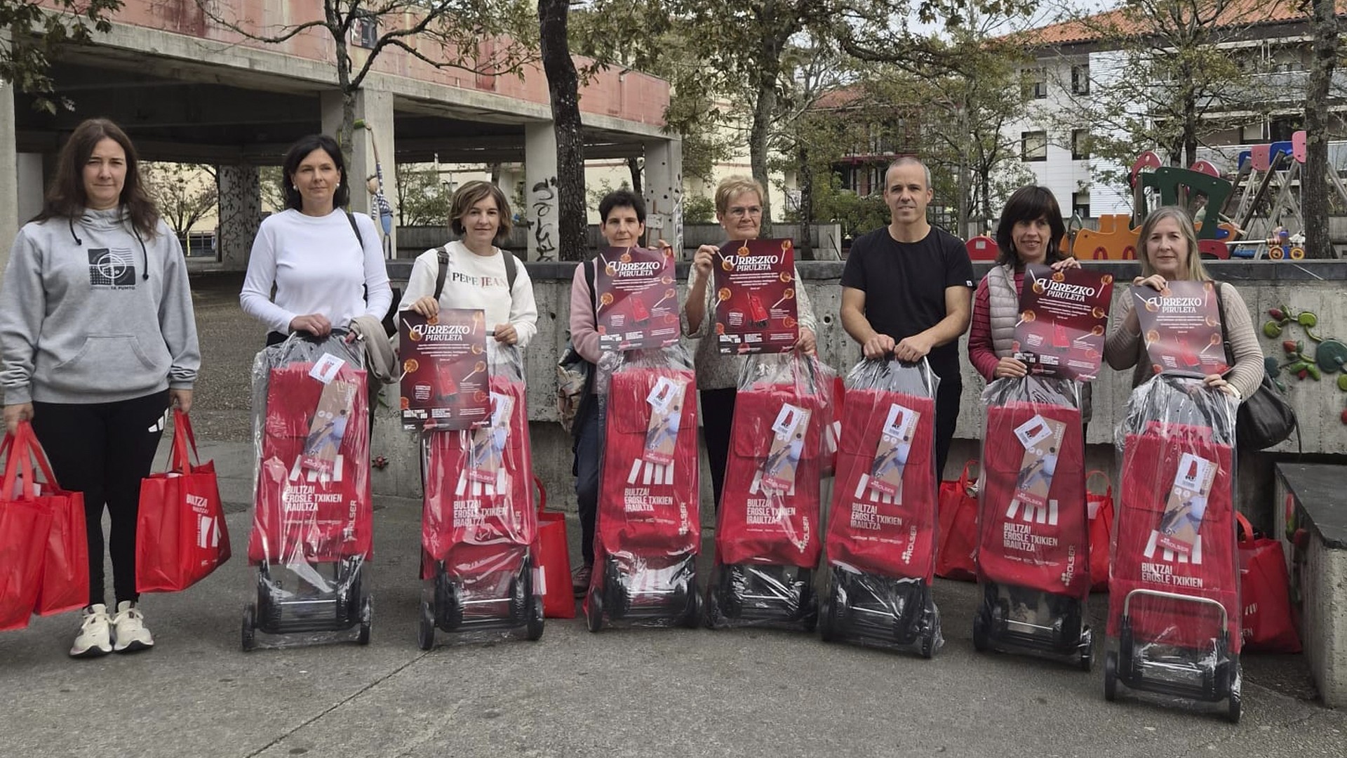 Erosi herrian eta eskuratu urrezko piruleta sariduna