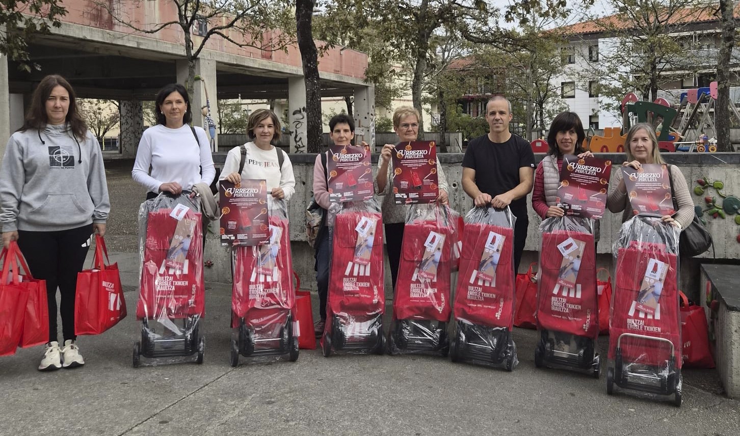 Erosi herrian eta eskuratu urrezko piruleta sariduna