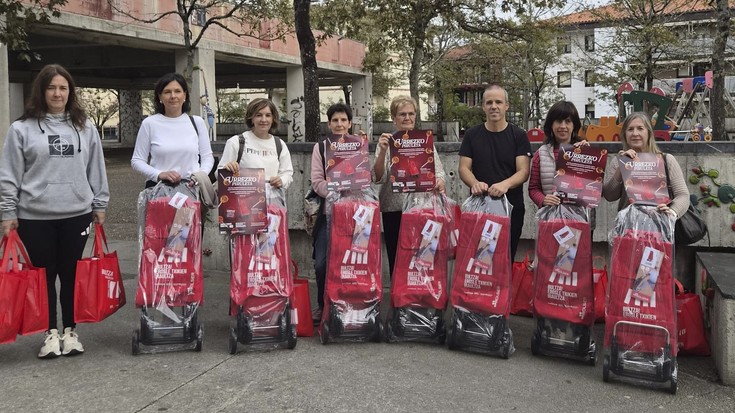 Erosi herrian eta eskuratu urrezko piruleta sariduna