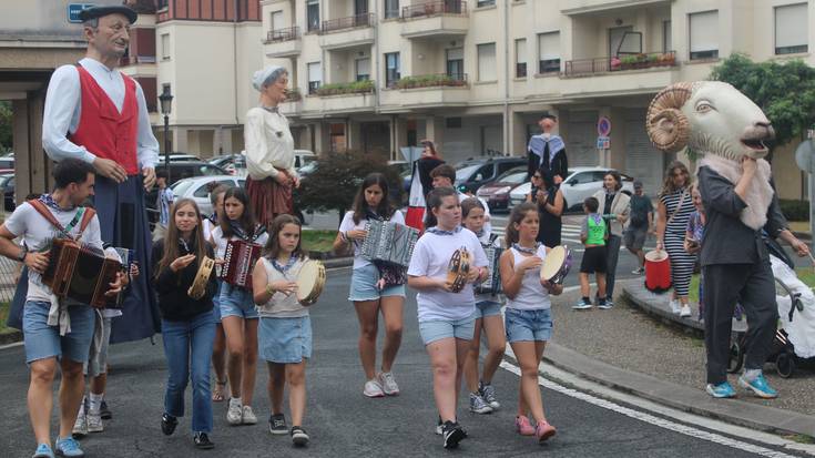 Lauburu konpartsa dantza batean ibili da kalez kale