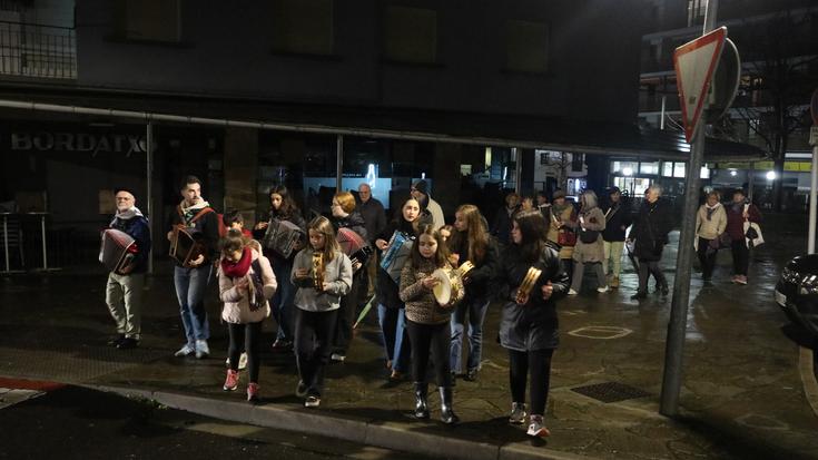 Zumarte eta Kantu Taldea, euskara plazaratzeko ahaleginean bat eginik