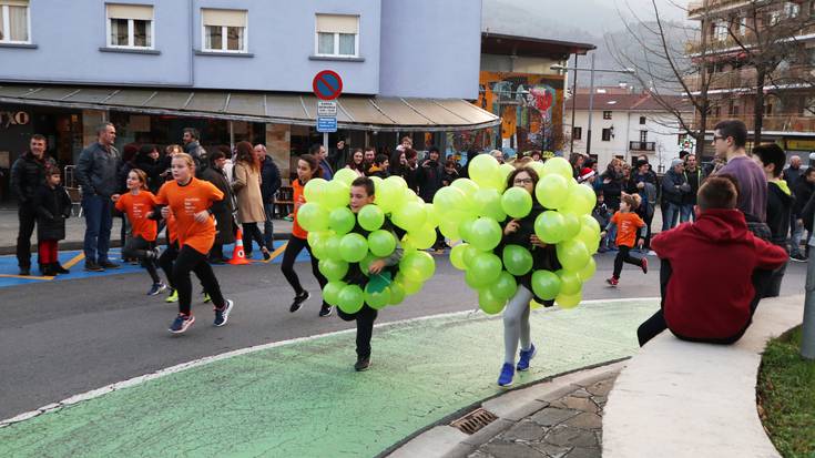 Urtea agurtzeko, herri merkataritzaren eta ostalaritzaren aldeko lasterketa larunbatean