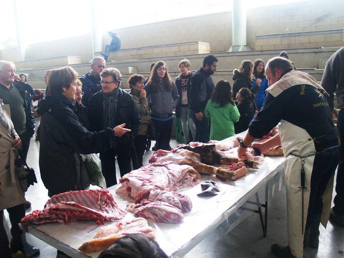 Zubieta Pilota Elkartea laguntzeko Txerri Festa igandean