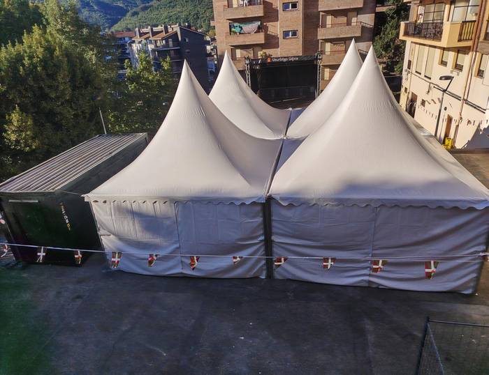 Guztia prest, Atxegalde festa giroan barneratzeko