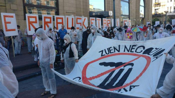 Erraustegiaren aurkako Kontxako giza-katearen aurkezpen prentsaurrekoa ostegunean