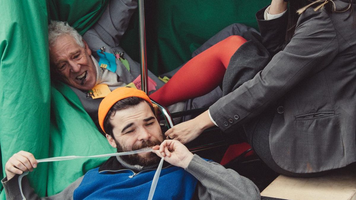 "‘Kolapsoa’ antzezlana komedia kritiko bat da"