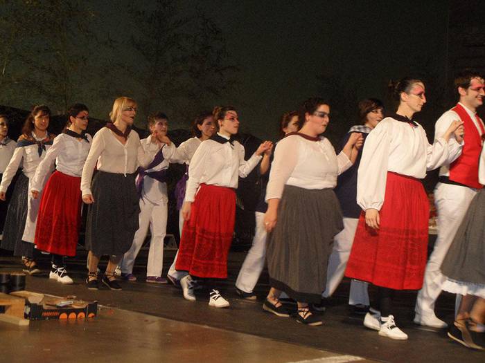 Trebakuntza saioa Ortzadar taldekoekin, larunbateko Dantza Egunean
