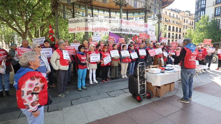 Pentsio duinen aldeko 140.000tik gora atxikimendu Eusko Legebiltzarrera