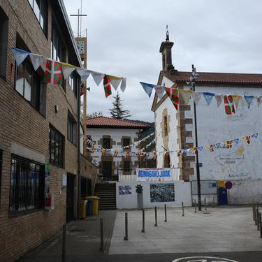 Aginagako herri kooperatibaren hitzarmen sinatzea eta Arrate ostatu eraberrituaren inaugurazioa