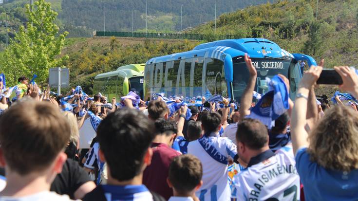 Marea txuri-urdina Zubietaraino heldu da, Realekoei harrera beroa egitera