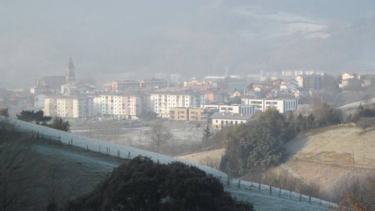 Berriz ere abisu horia gauerako, tenperatura baxu eta izotzagatik