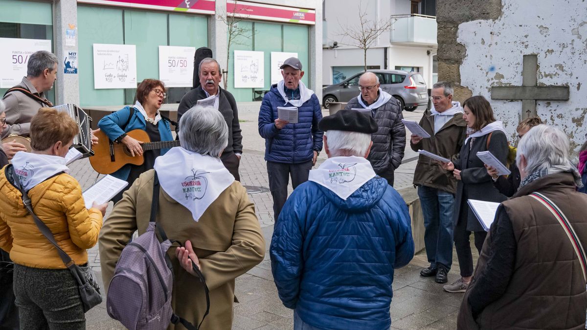 Asteburuko kantu-jira larunbatean ez, igandean baizik