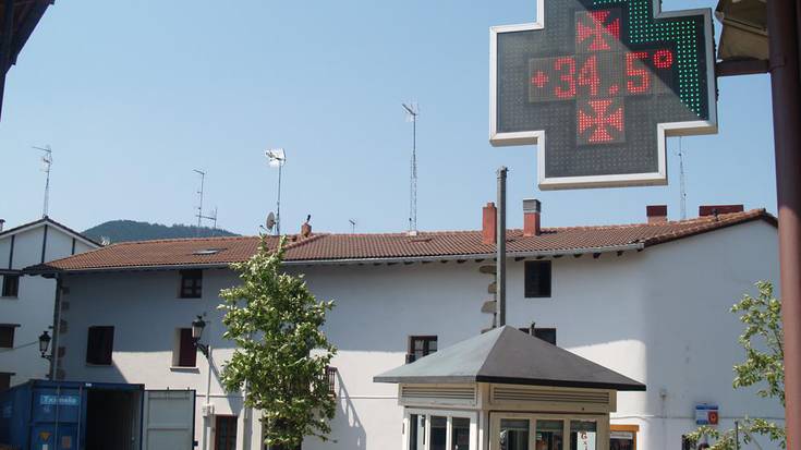 34 gradutik gora eguerdian, alerta laranja betean gara beroaldagatik