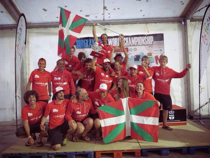 15 domina, bi herritar kide dituen Kayaksurfeko euskal selekzioarentzat