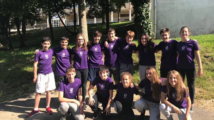 Udarregi Ikastolak taldea prest, Zarauzko Kilometroak jaialdiko Erronkarako