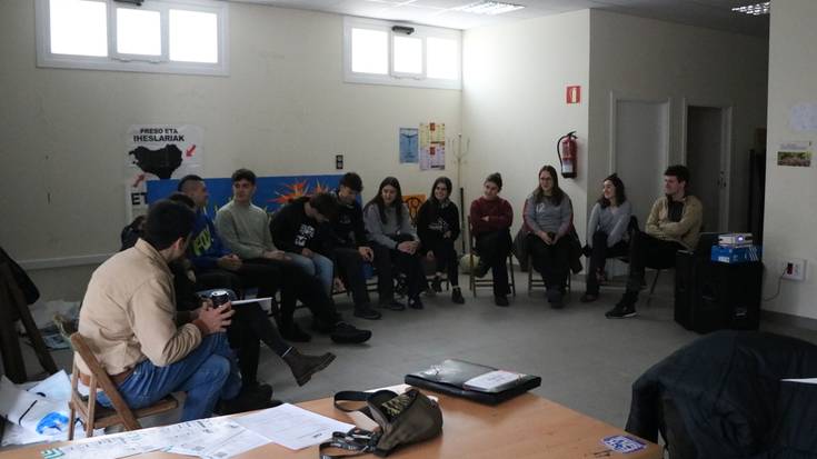 "Kulturgintzan ekin" saioa egin dute Gazte Egunari hasiera emateko