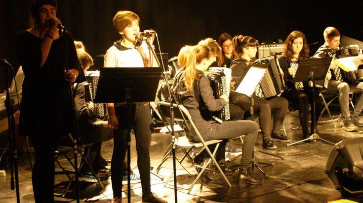 Musikarien jai egun handia kalean ospatu dute Zumartekoek